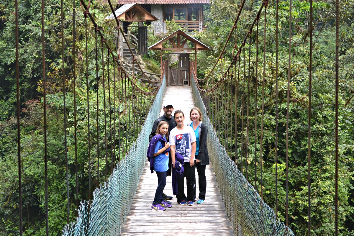 Hanging bridge at the Paillon del Diablo waterfall