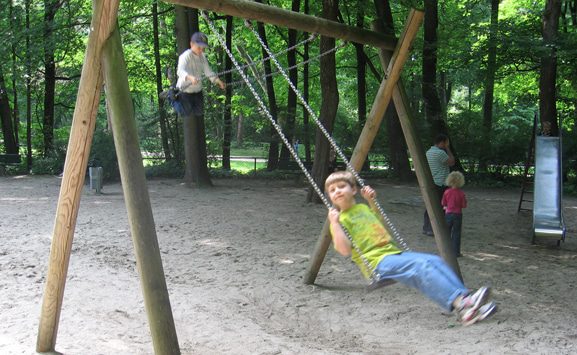 munich-english-garden-swing